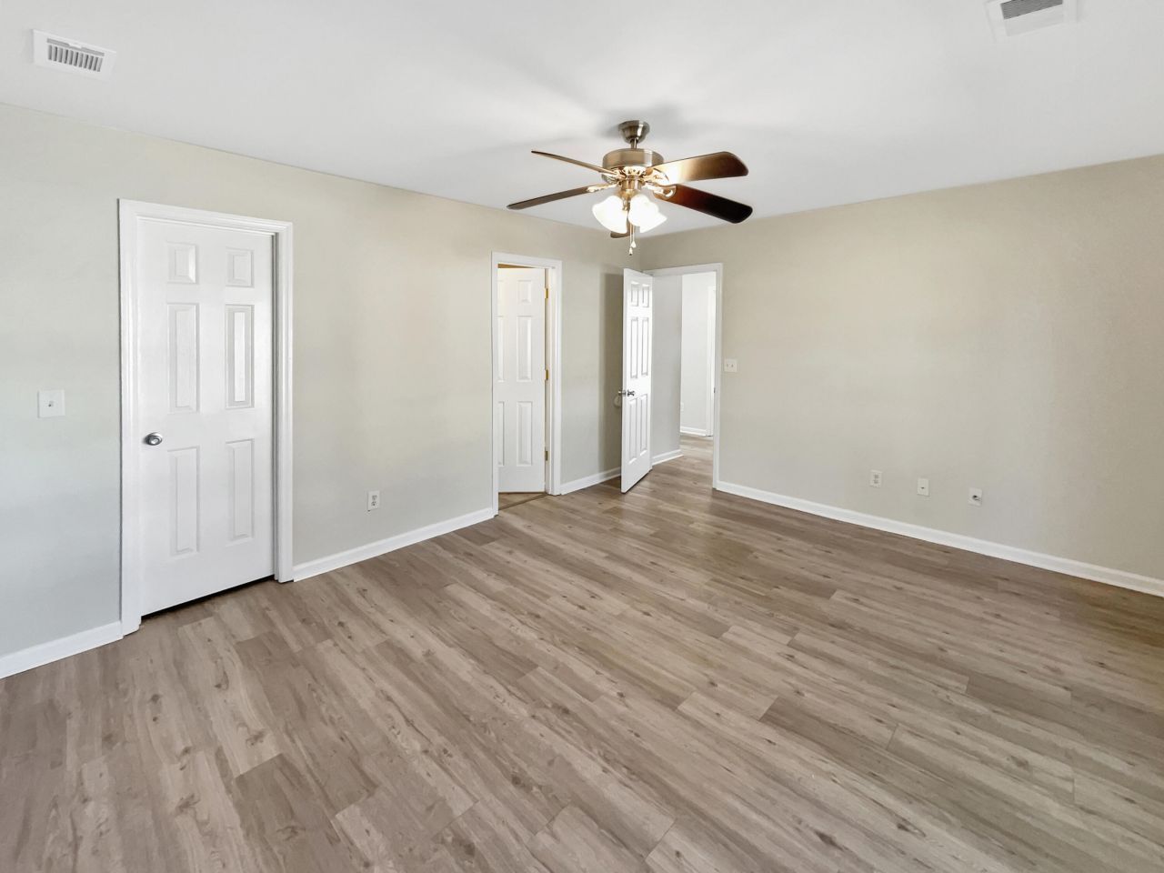 246 Two Hitch Road Photo 7