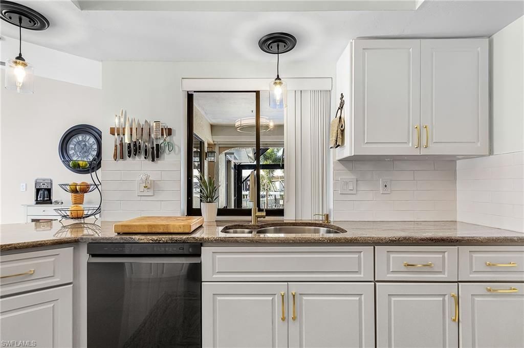 1102 SE 21st Ave, Cape Coral, FL 33990 Photo