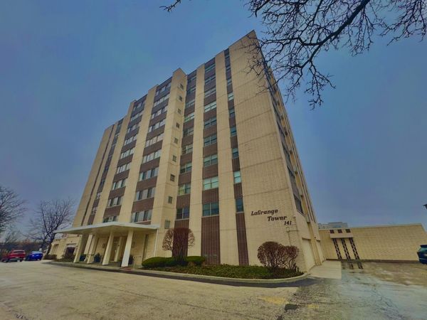 141 N La Grange Road, Unit 504, La Grange, IL 60525