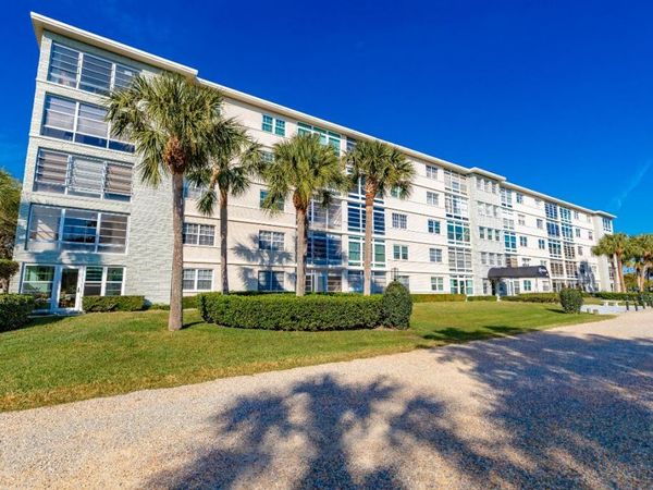 2333 Indian River Boulevard, Unit 108, Vero Beach, FL 32960