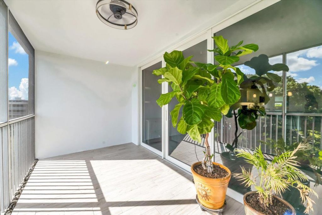 2600 S Course Drive, Unit 610, Pompano Beach, FL 33069 Photo