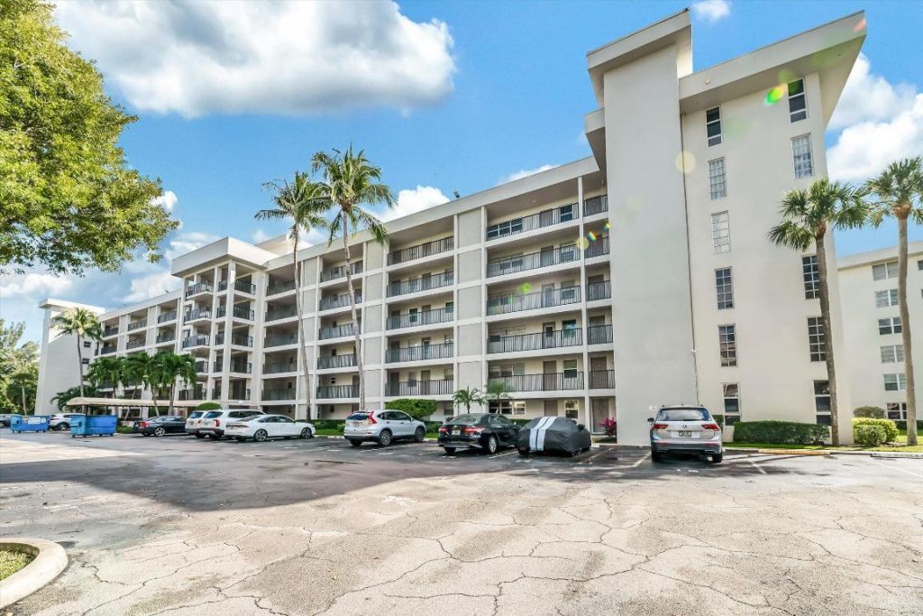 2600 S Course Drive, Unit 610, Pompano Beach, FL 33069 Photo