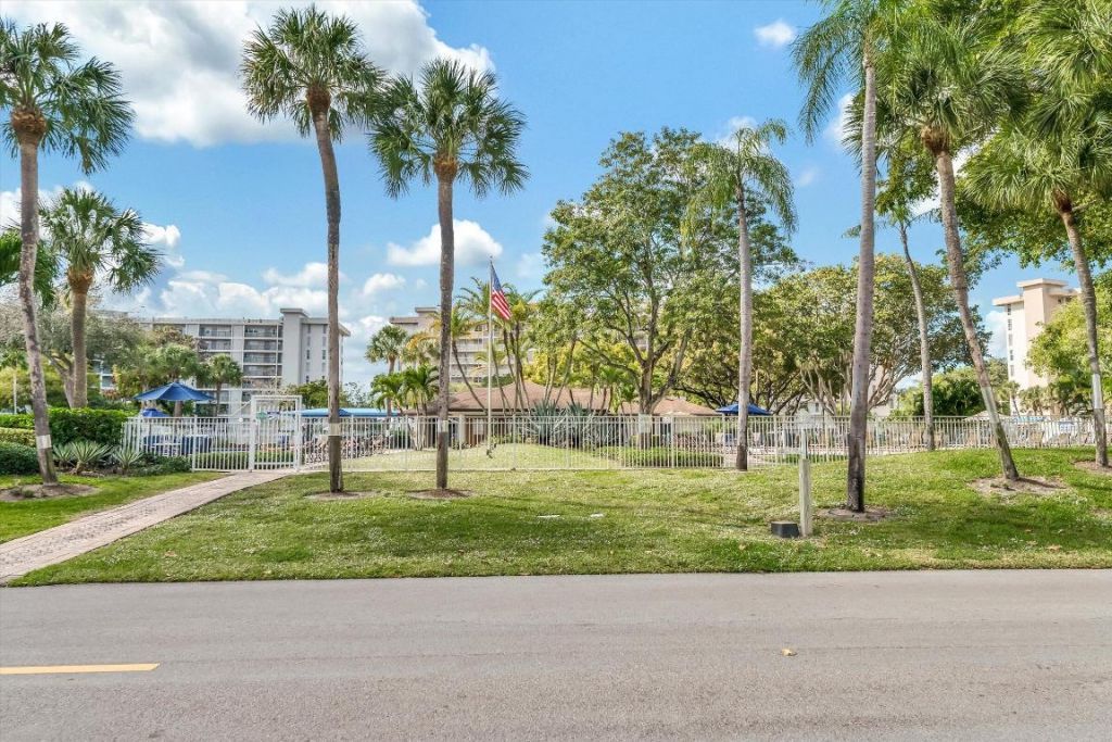 2600 S Course Drive, Unit 610, Pompano Beach, FL 33069 Photo