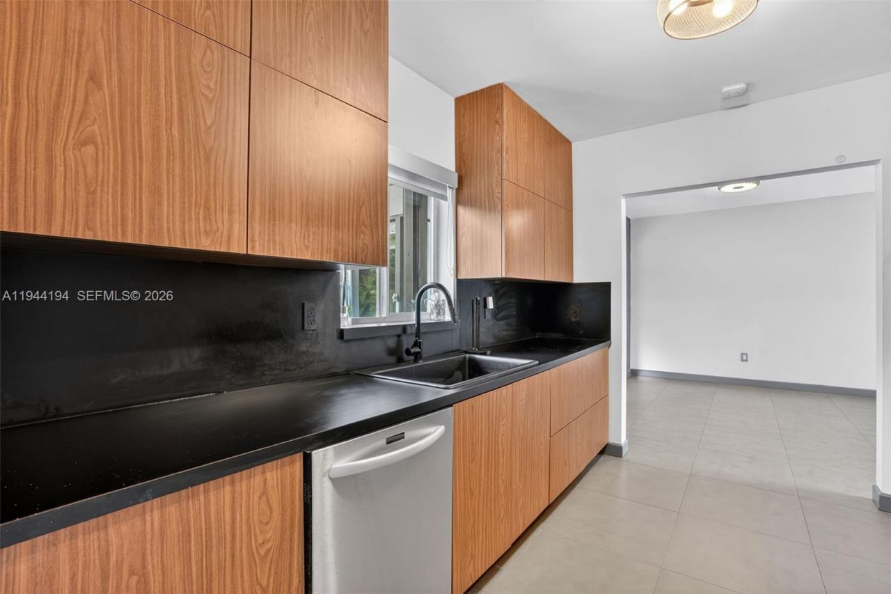 425 NE 114th St, Miami, FL 33161 Photo