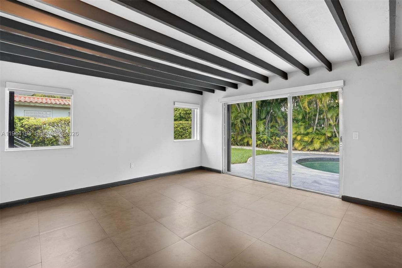 425 NE 114th St, Miami, FL 33161 Photo