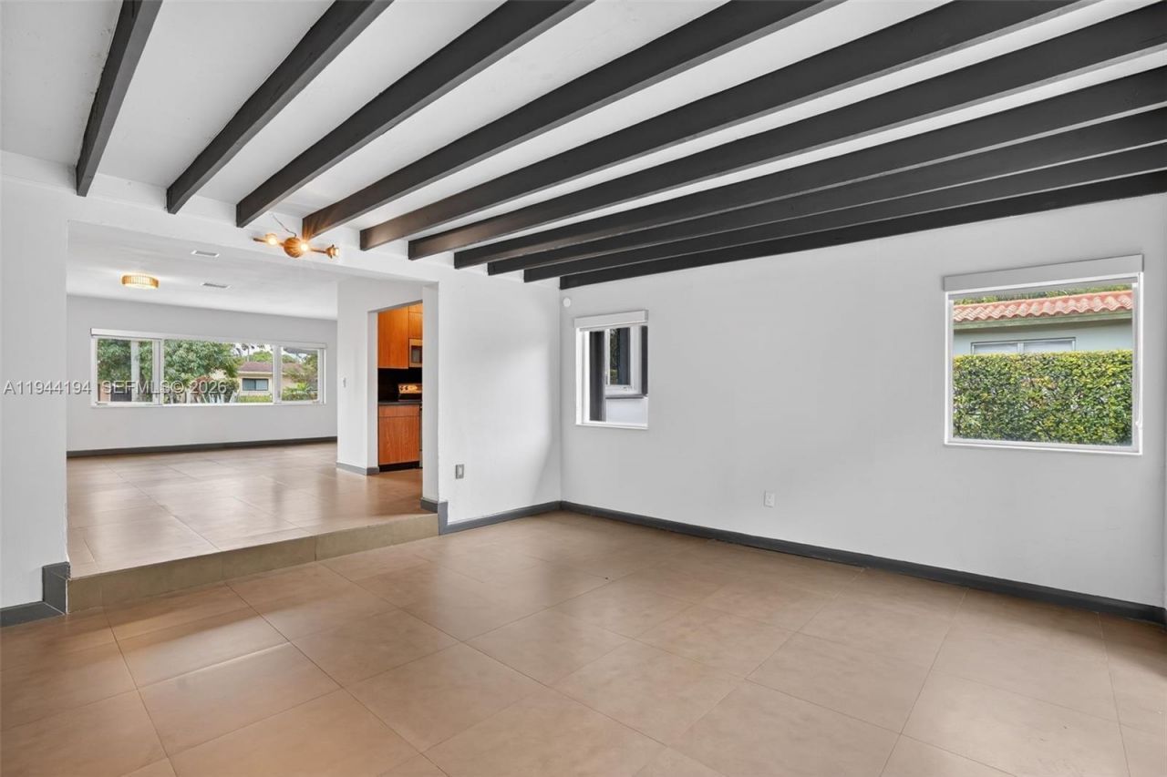 425 NE 114th St, Miami, FL 33161 Photo