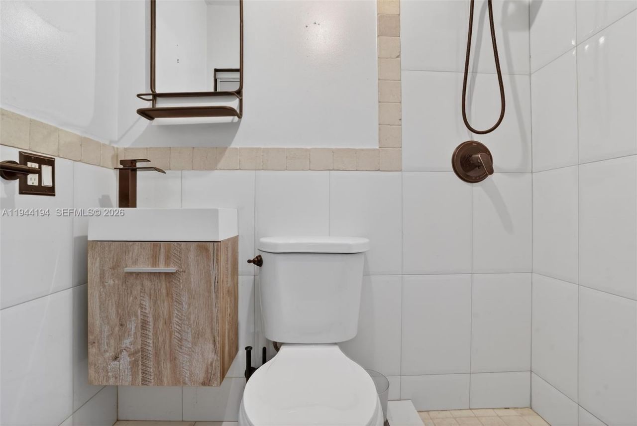 425 NE 114th St, Miami, FL 33161 Photo