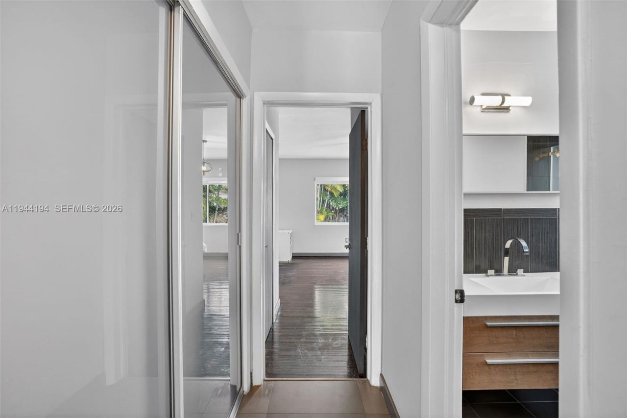 425 NE 114th St, Miami, FL 33161 Photo