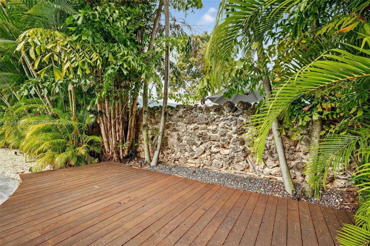 425 NE 114th St, Miami, FL 33161 Photo