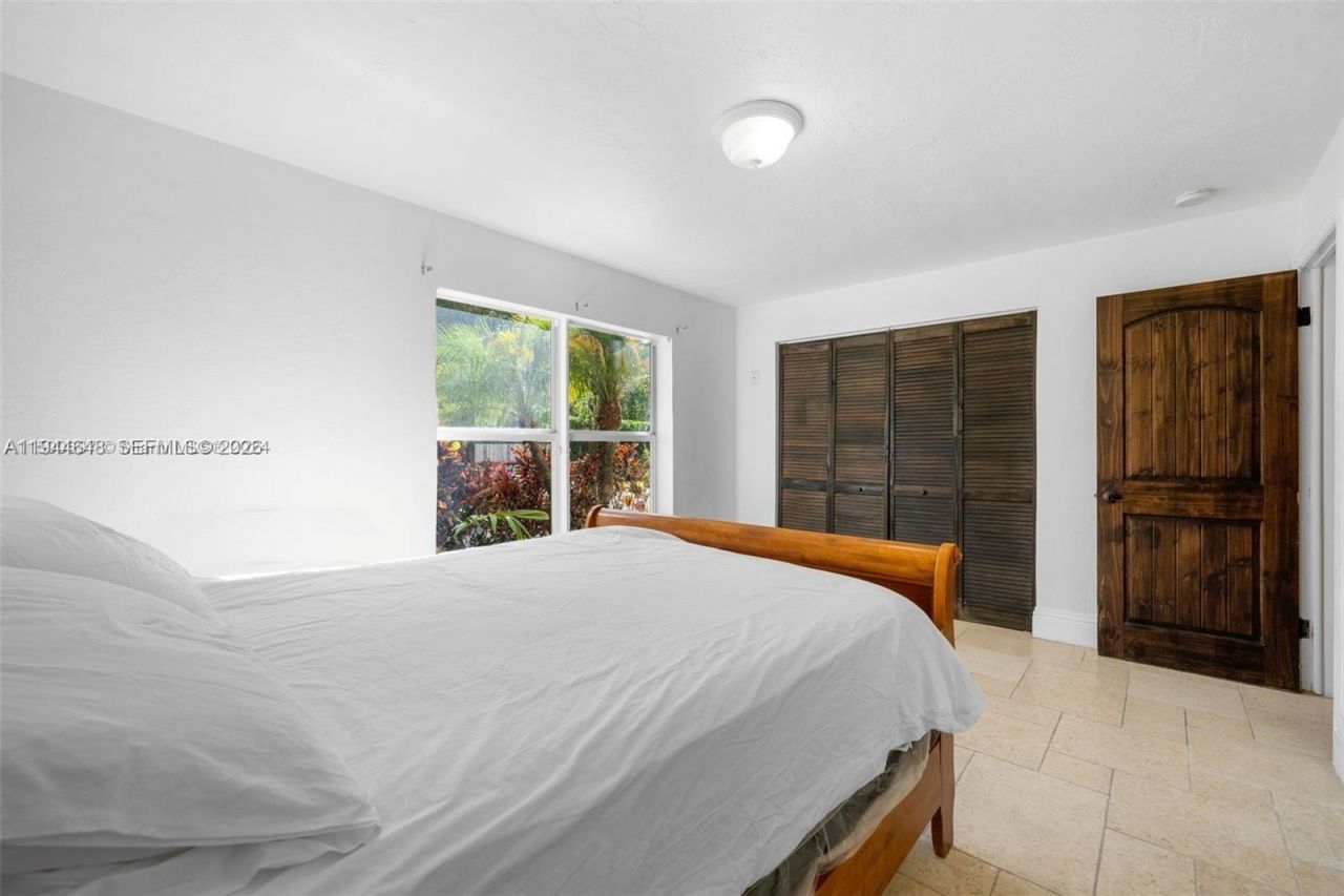 6411 SW 185th Way, Southwest Ranches, FL 33332 Photo