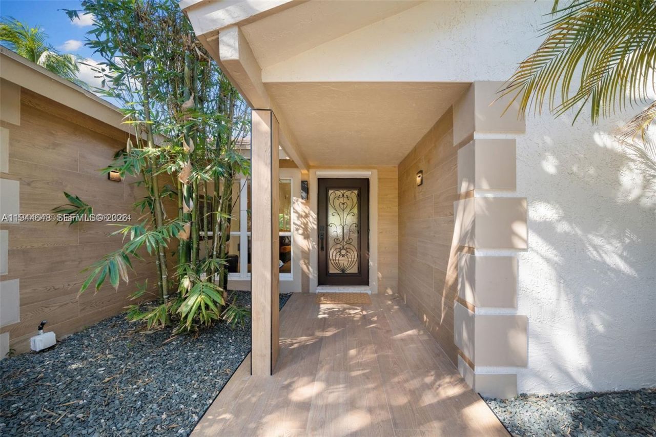 6411 SW 185th Way, Southwest Ranches, FL 33332 Photo