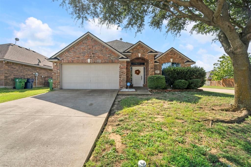 200 Valley View Drive, Waxahachie, TX 75167 Main Photo