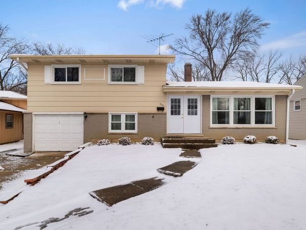 920 Valley Stream Drive, Wheeling, IL 60090