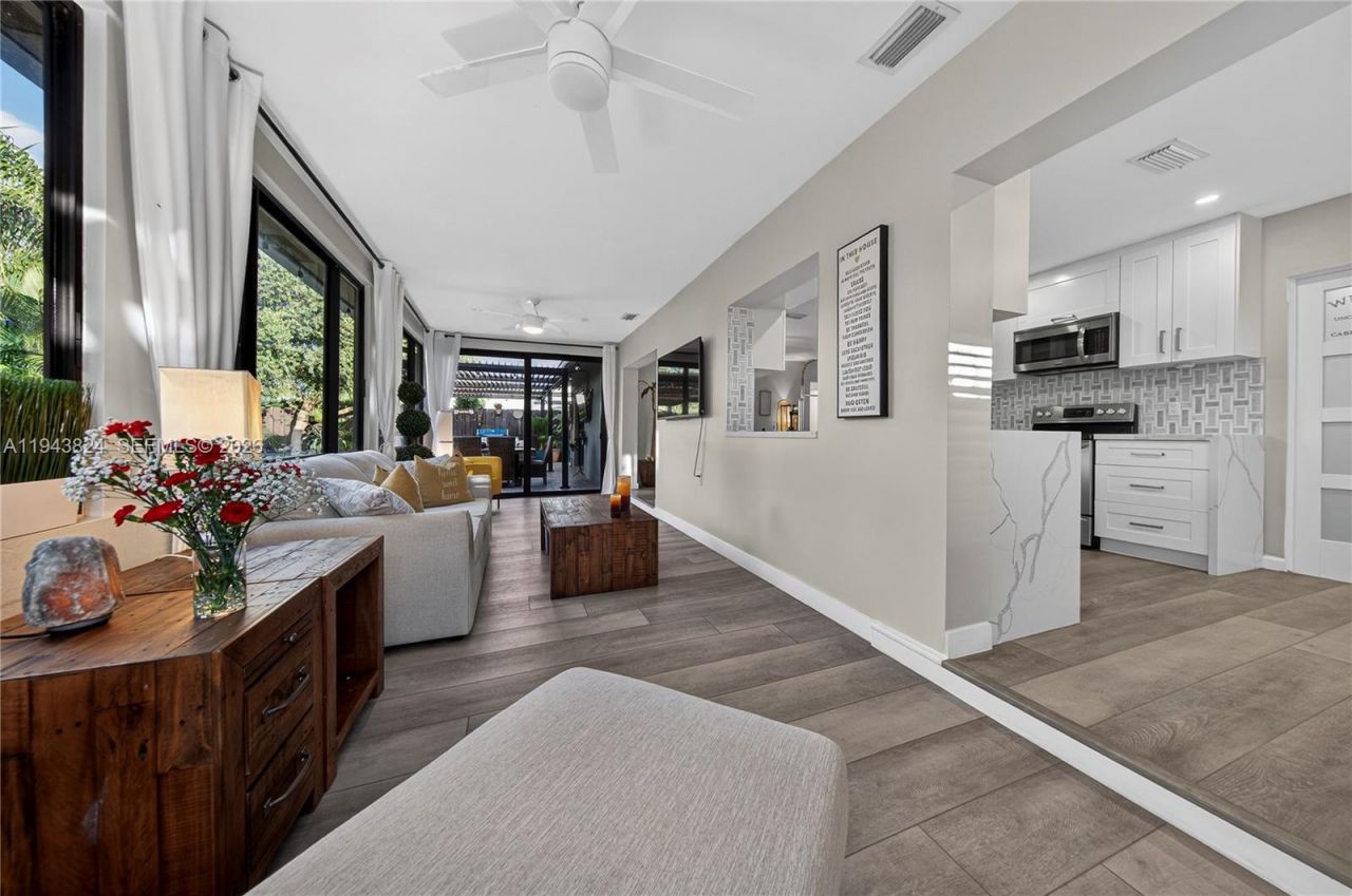 371 SE 3rd St, Pompano Beach, FL 33060 Photo