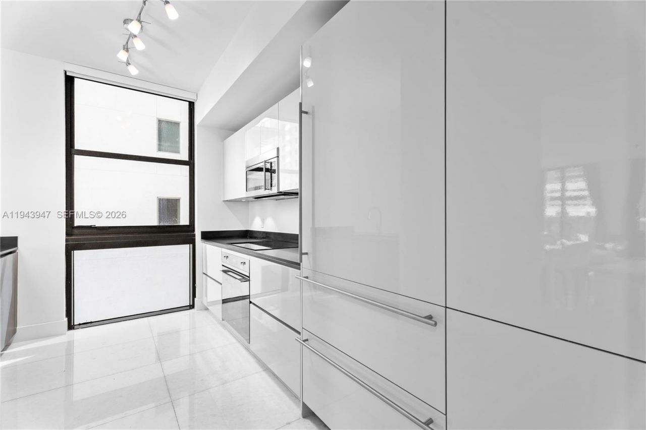 1010 Brickell Ave , Unit 1405, Miami, FL 33131 Photo