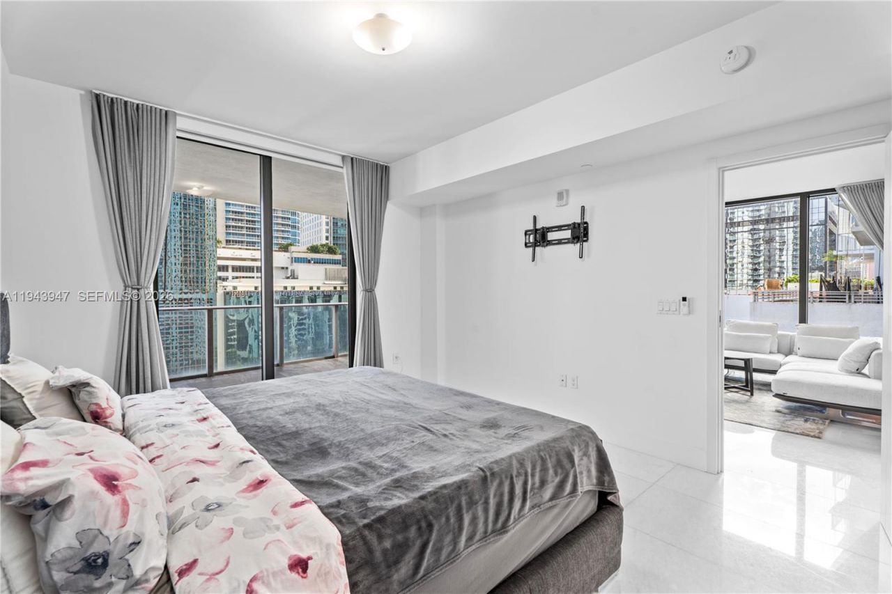 1010 Brickell Ave , Unit 1405, Miami, FL 33131 Photo