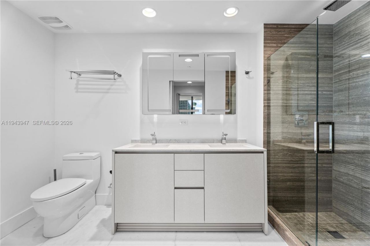 1010 Brickell Ave , Unit 1405, Miami, FL 33131 Photo