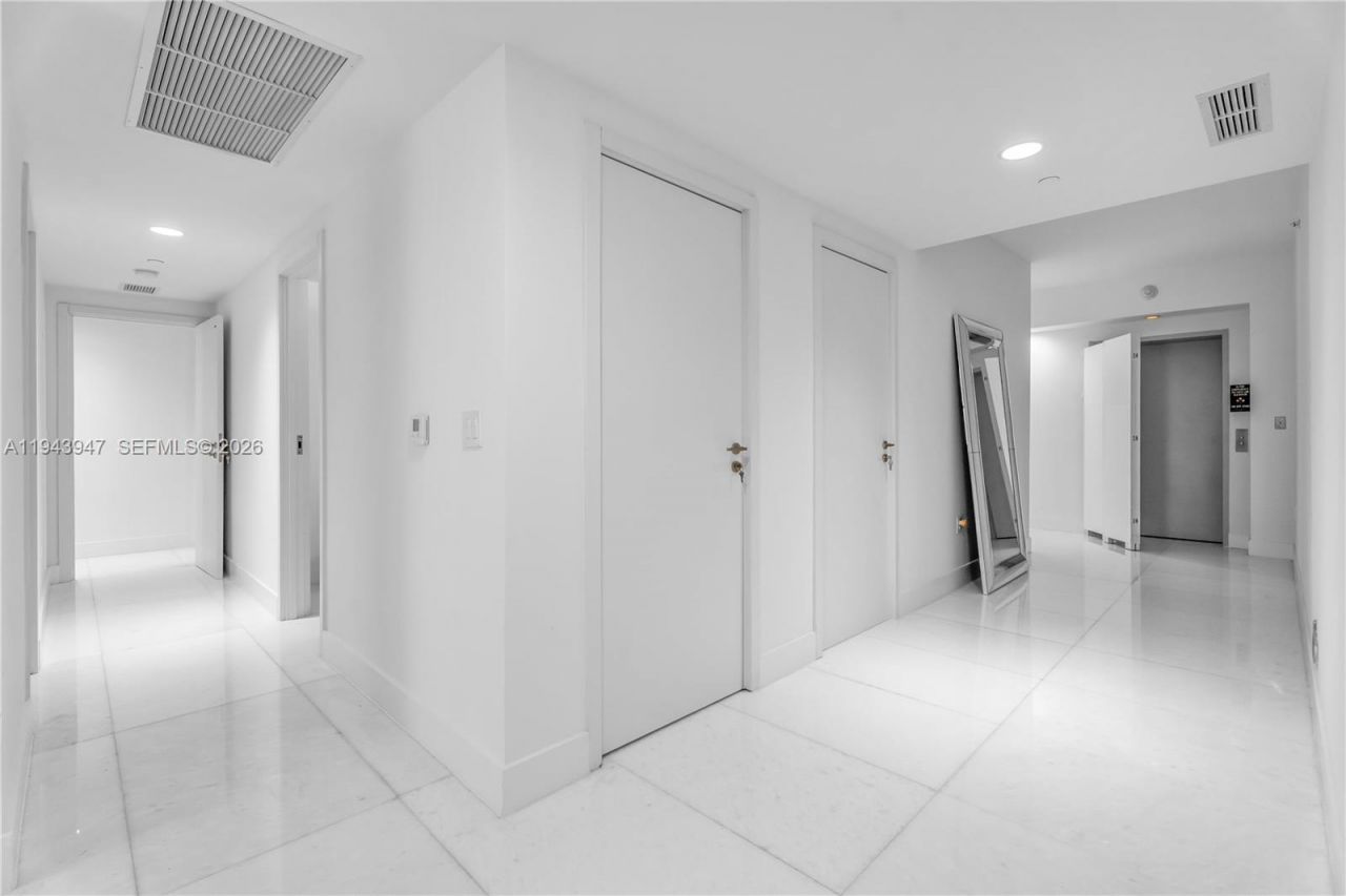 1010 Brickell Ave , Unit 1405, Miami, FL 33131 Photo