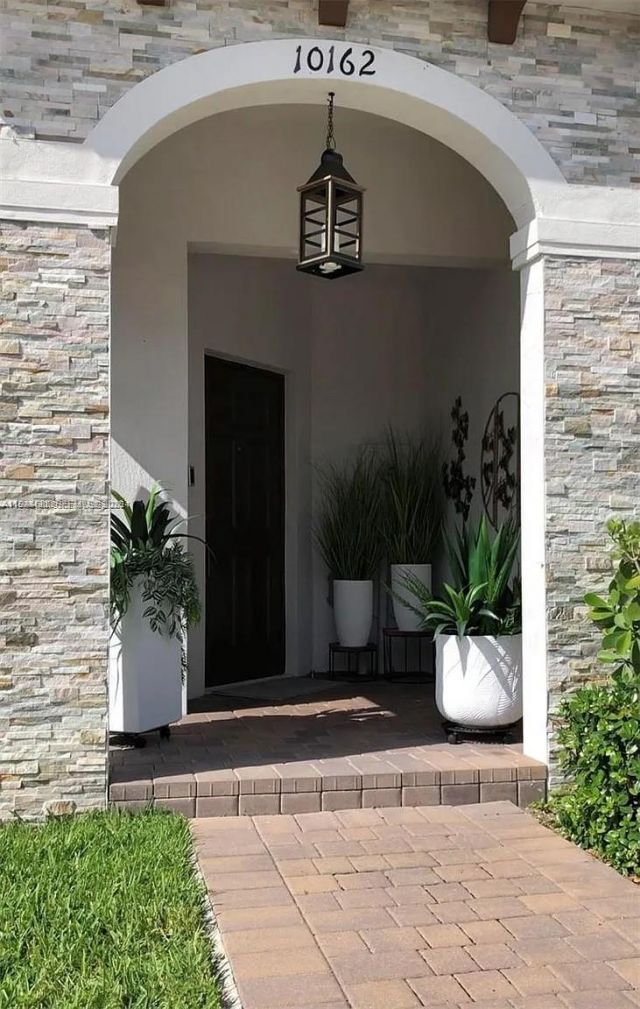 10162 SW 228th Ter, Miami, FL 33190 Photo