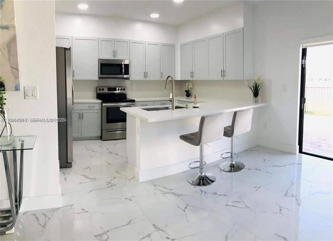 10162 SW 228th Ter, Miami, FL 33190 Photo