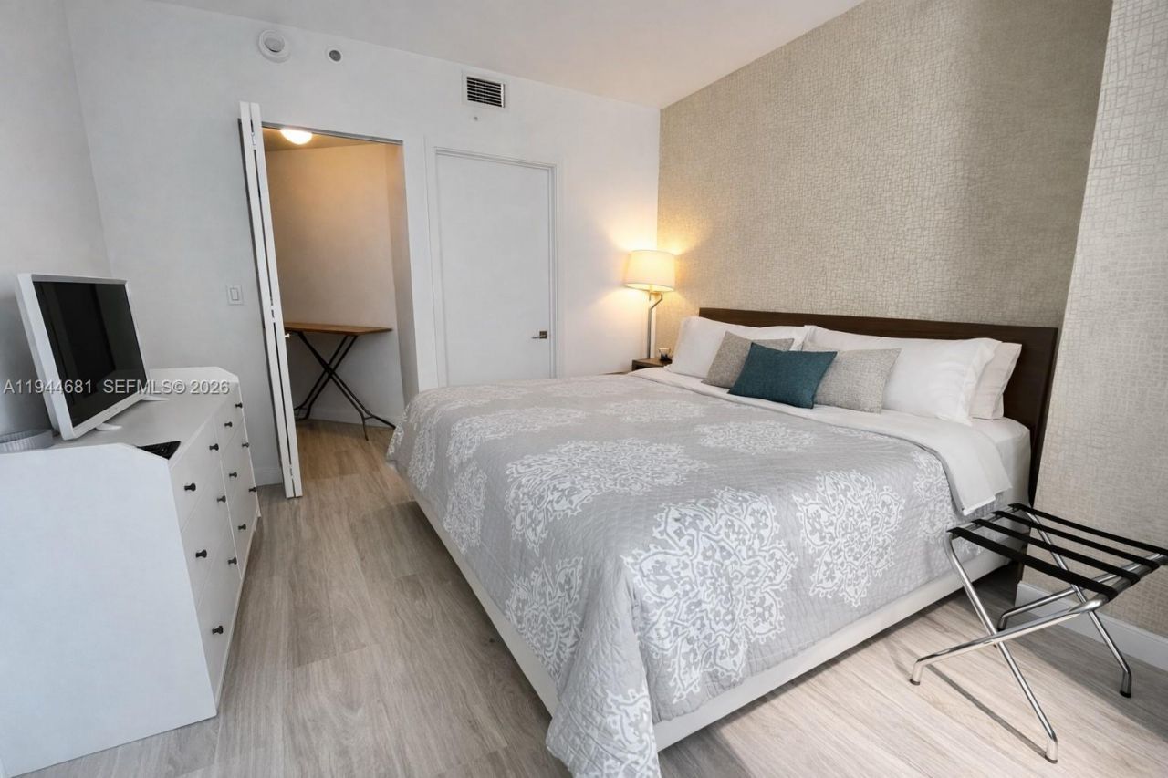 45 SW 9th St , Unit 3008, Miami, FL 33130 Photo