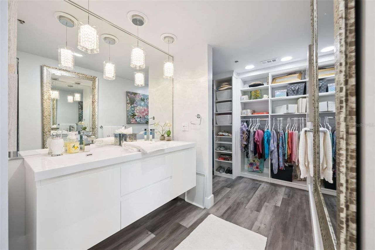 7550 Hinson Street, Unit 4b, Orlando, FL 32819 Photo