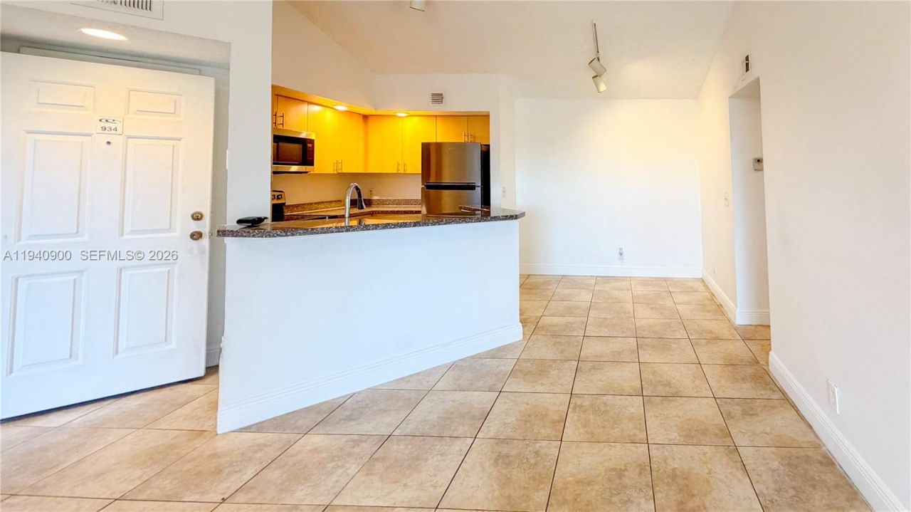 3400 N Pinewalk Dr N, Unit 934, Margate, FL 33063 Photo