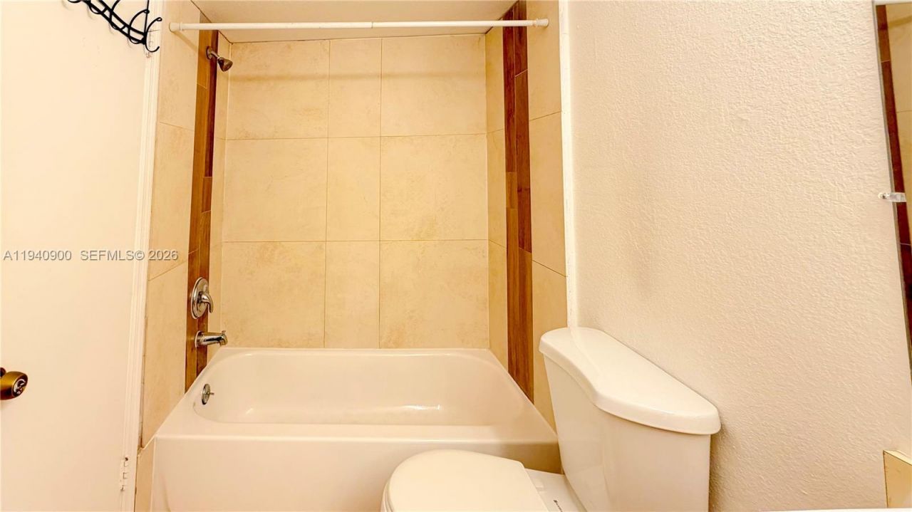 3400 N Pinewalk Dr N, Unit 934, Margate, FL 33063 Photo