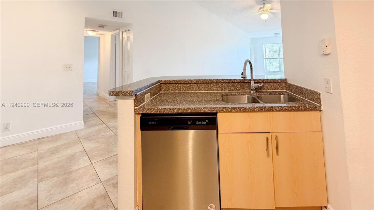 3400 N Pinewalk Dr N, Unit 934, Margate, FL 33063 Photo