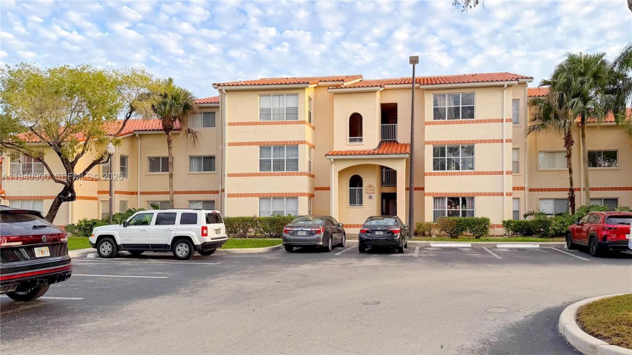 3400 N Pinewalk Dr N, Unit 934, Margate, FL 33063 Photo