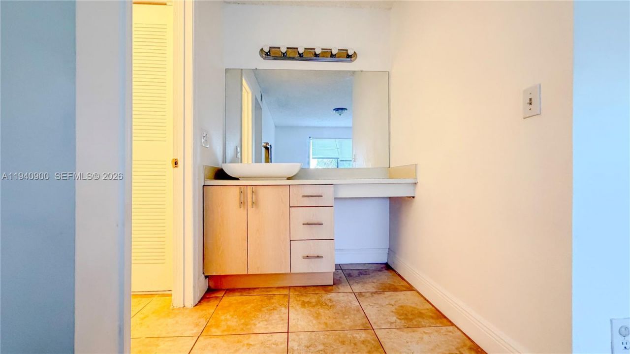 3400 N Pinewalk Dr N, Unit 934, Margate, FL 33063 Photo