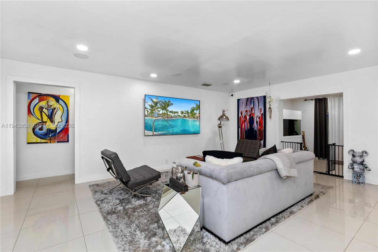 11810 W Biscayne Canal Rd , Miami, FL 33161 Photo