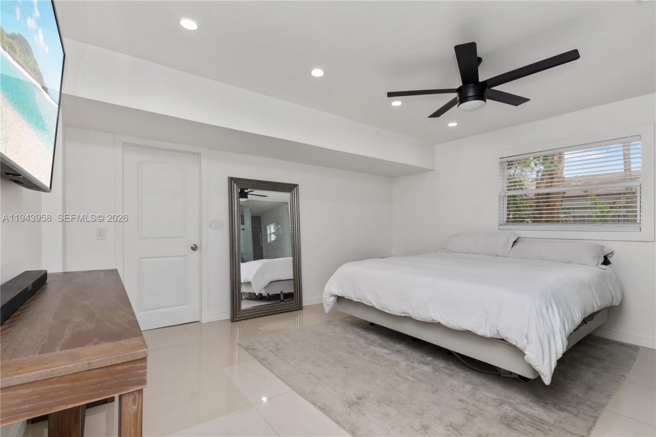 11810 W Biscayne Canal Rd , Miami, FL 33161 Photo