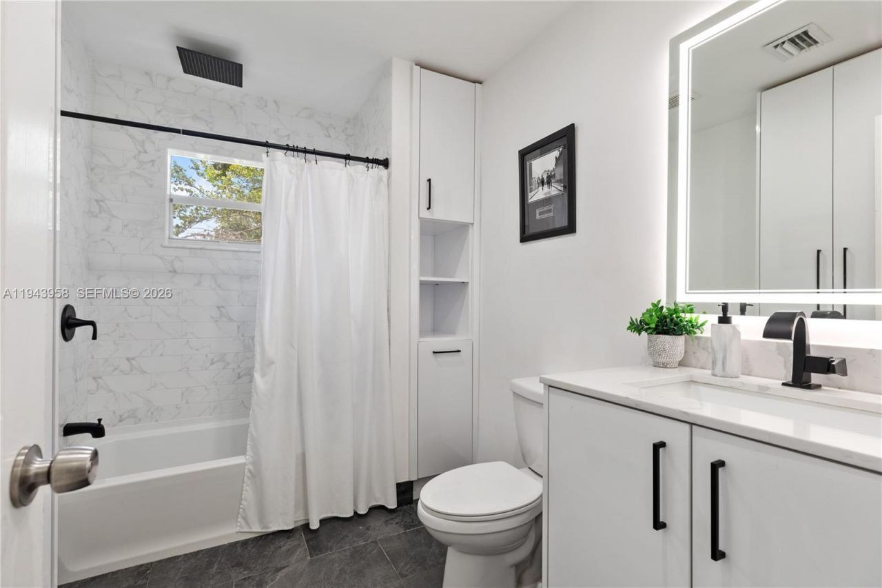 11810 W Biscayne Canal Rd , Miami, FL 33161 Photo