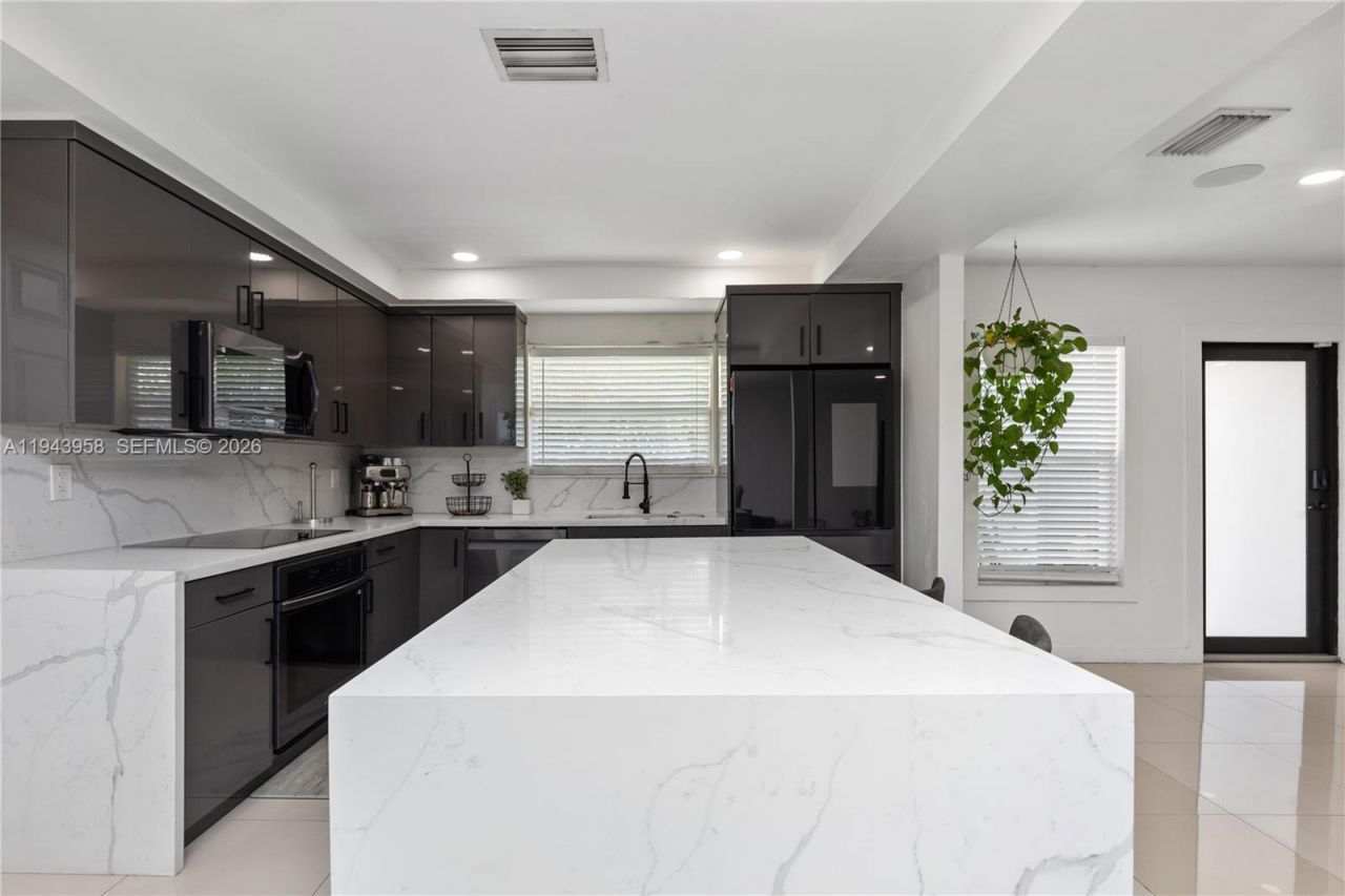 11810 W Biscayne Canal Rd , Miami, FL 33161 Photo