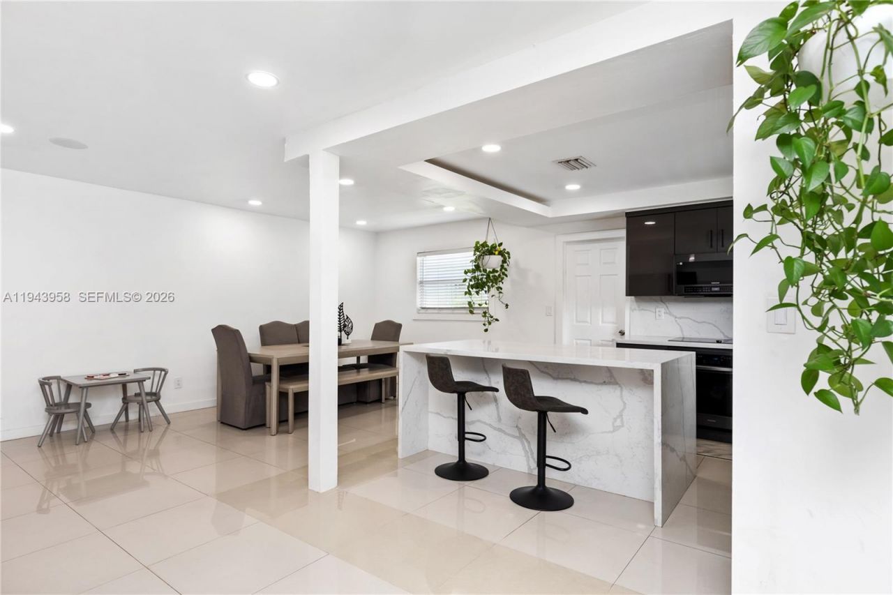 11810 W Biscayne Canal Rd , Miami, FL 33161 Photo