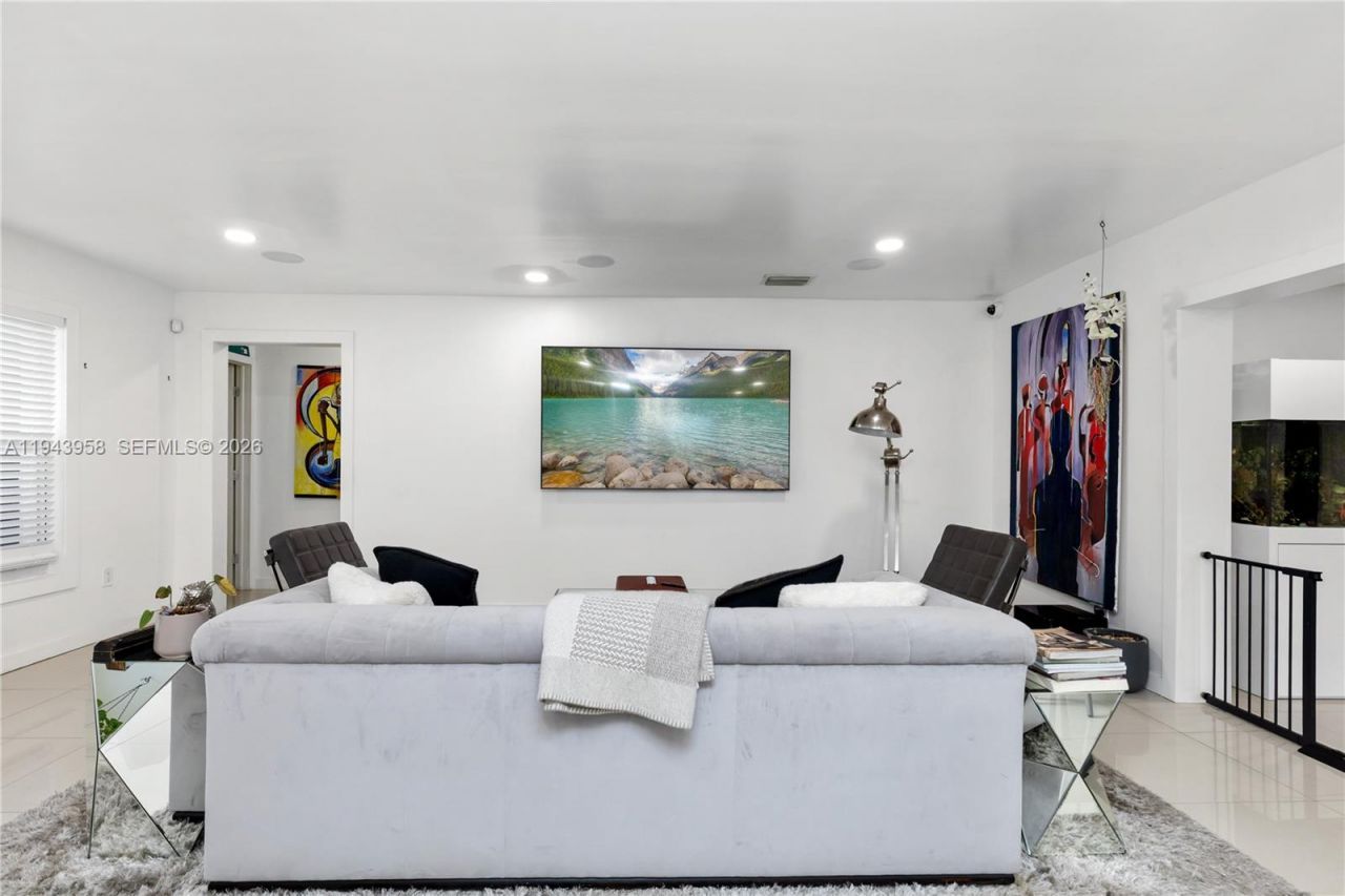 11810 W Biscayne Canal Rd , Miami, FL 33161 Photo