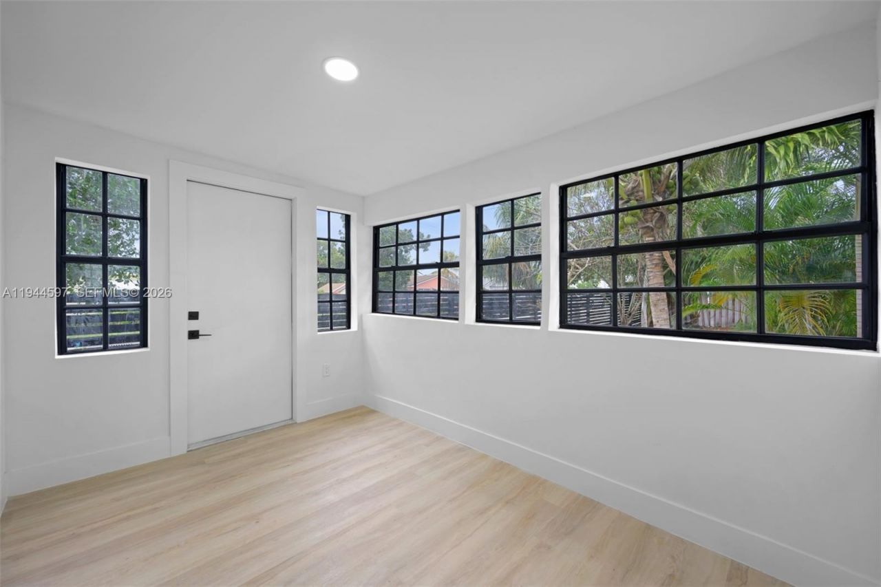 1995 NW 58th St, Miami, FL 33142 Photo