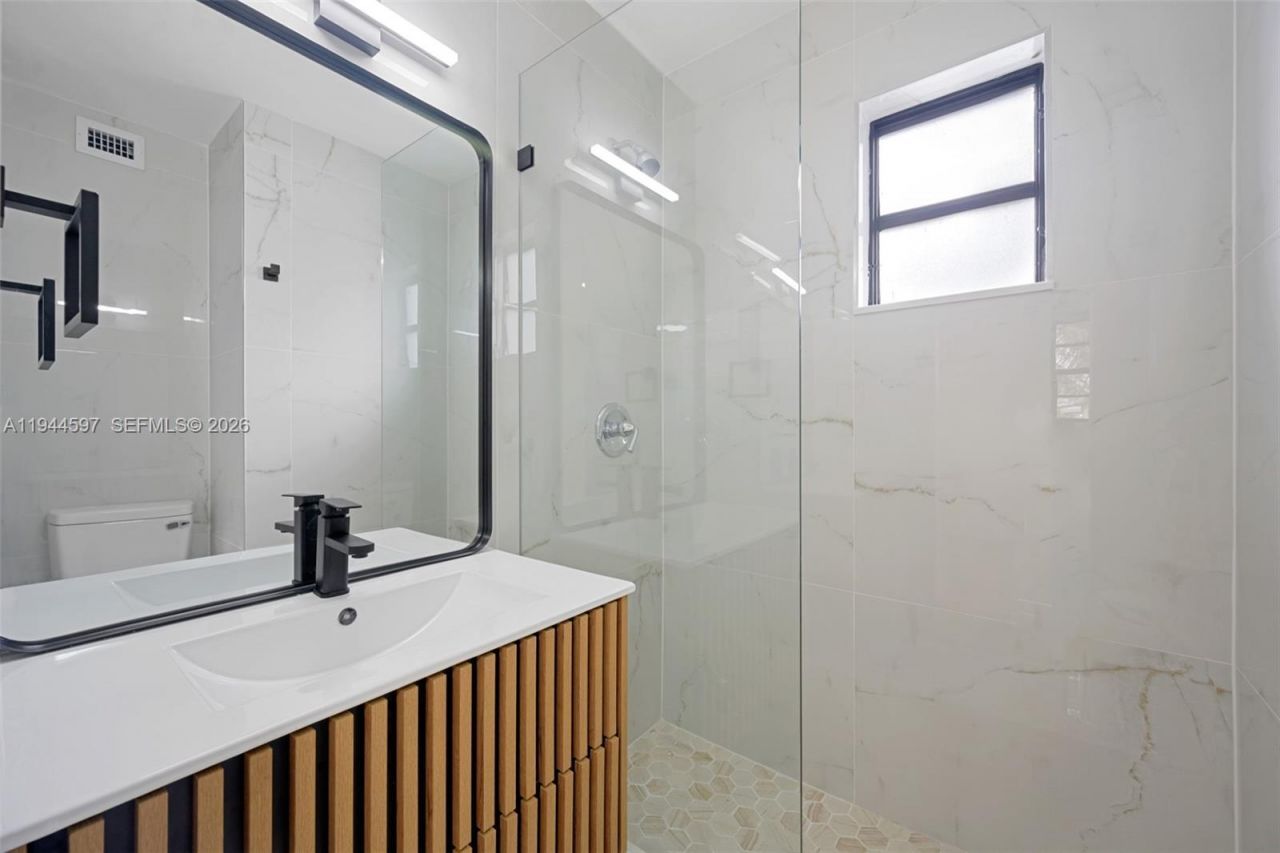 1995 NW 58th St, Miami, FL 33142 Photo