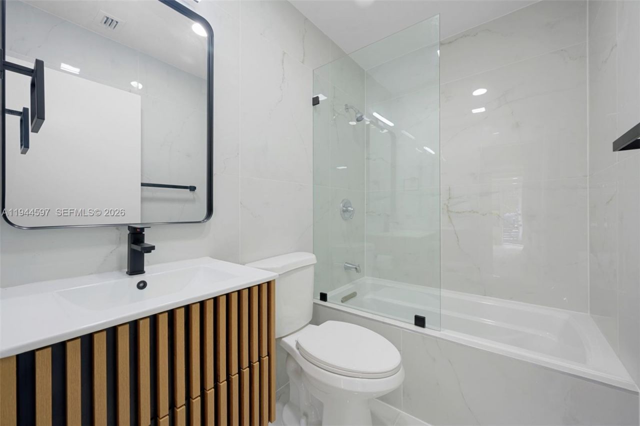 1995 NW 58th St, Miami, FL 33142 Photo