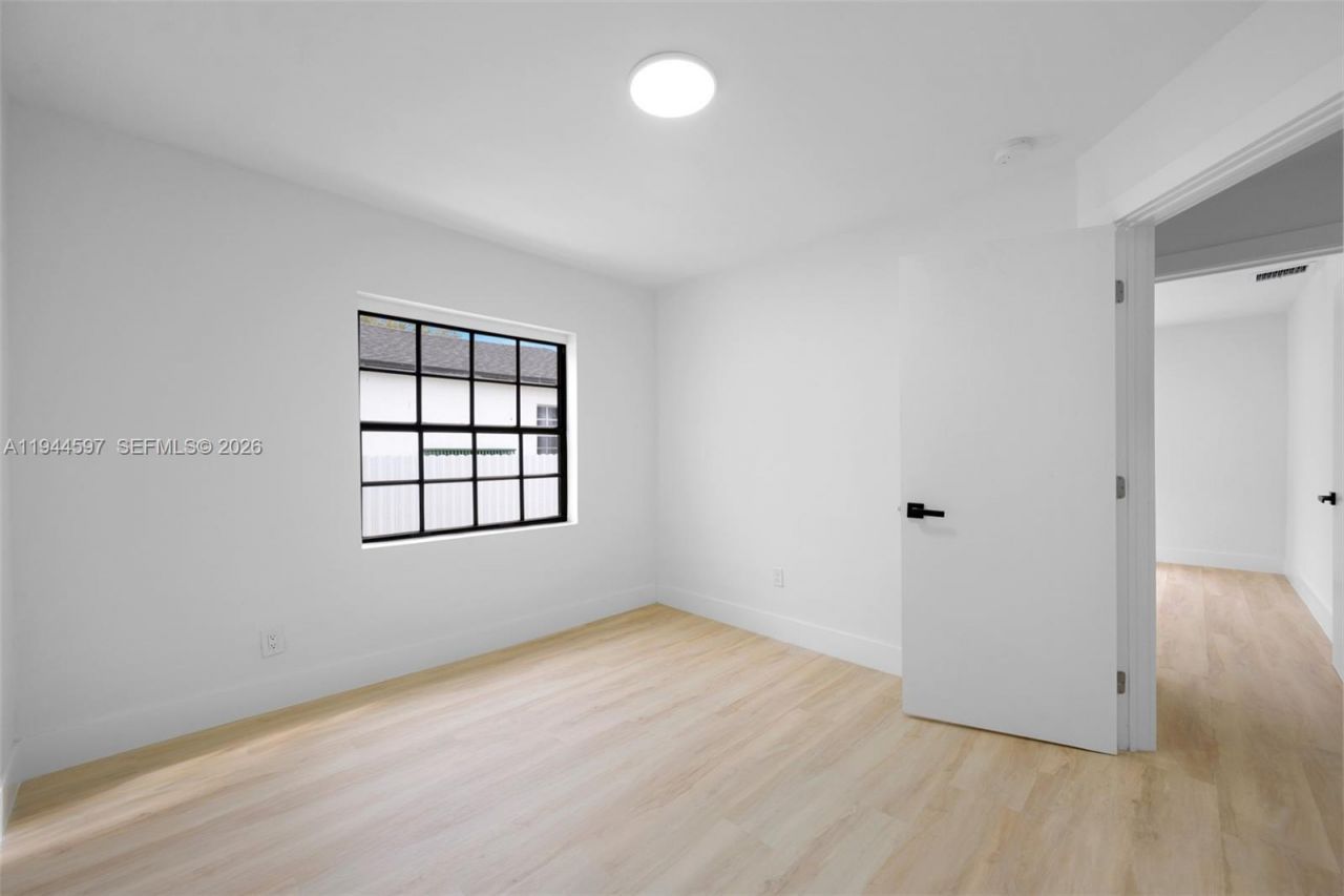 1995 NW 58th St, Miami, FL 33142 Photo