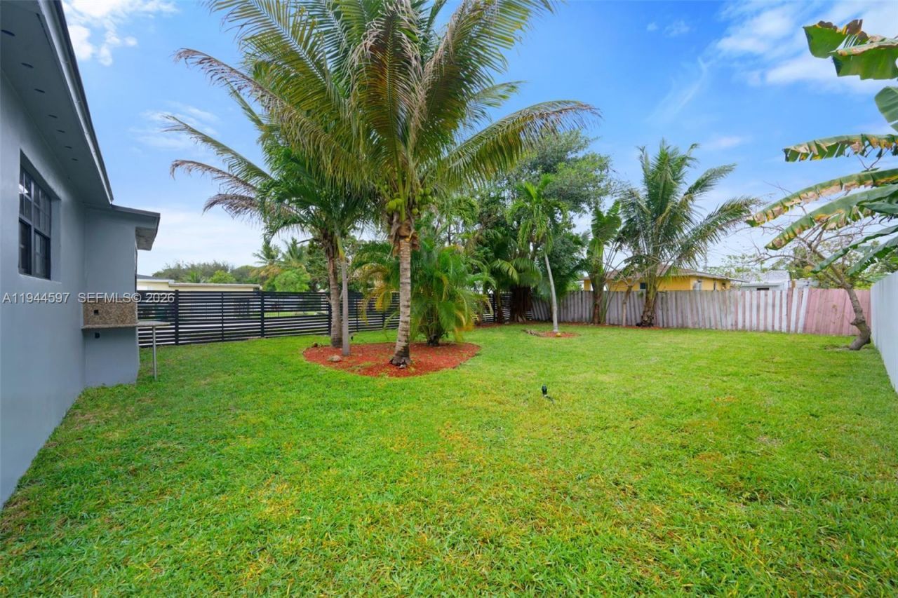 1995 NW 58th St, Miami, FL 33142 Photo