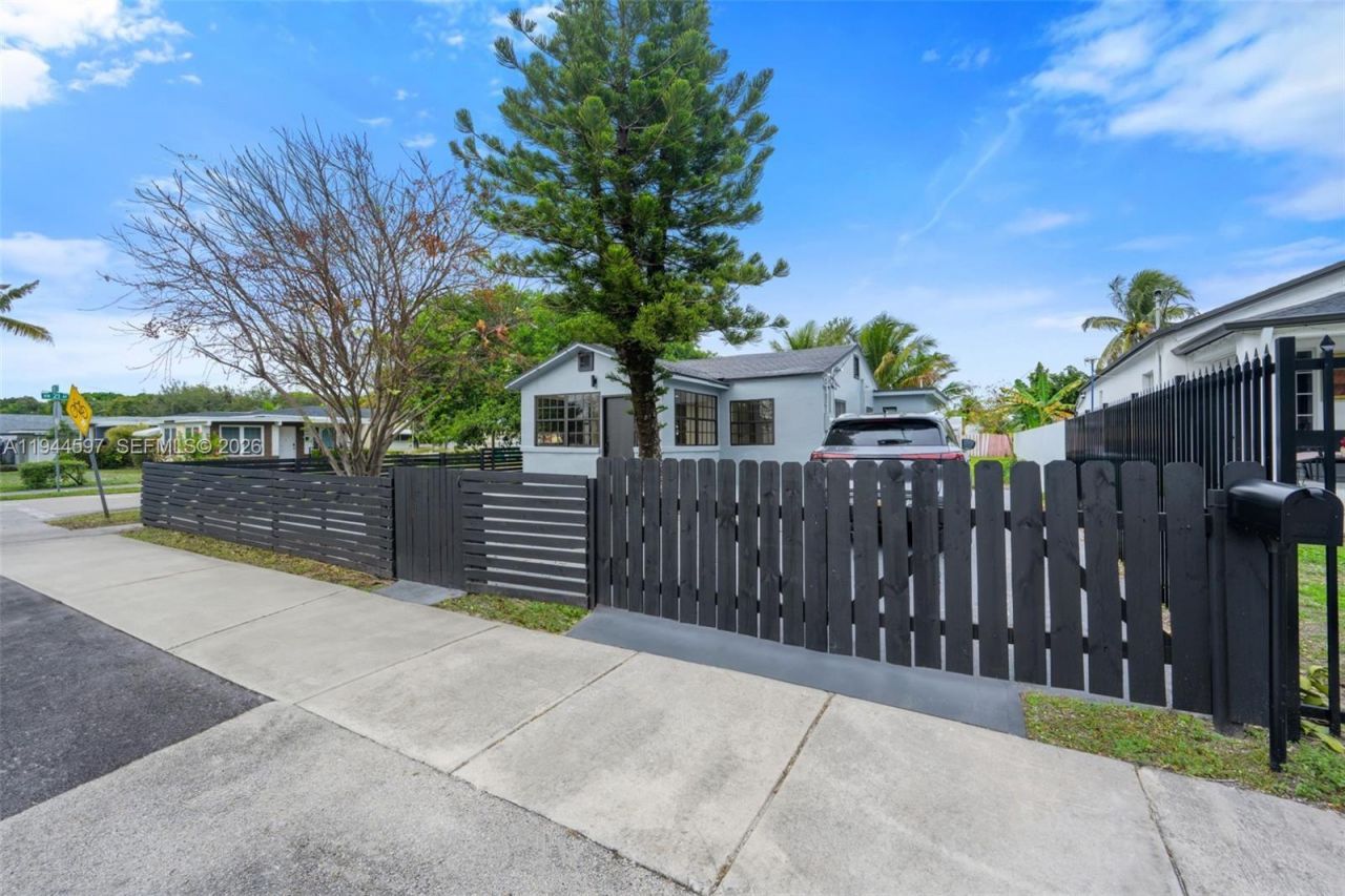 1995 NW 58th St, Miami, FL 33142 Photo