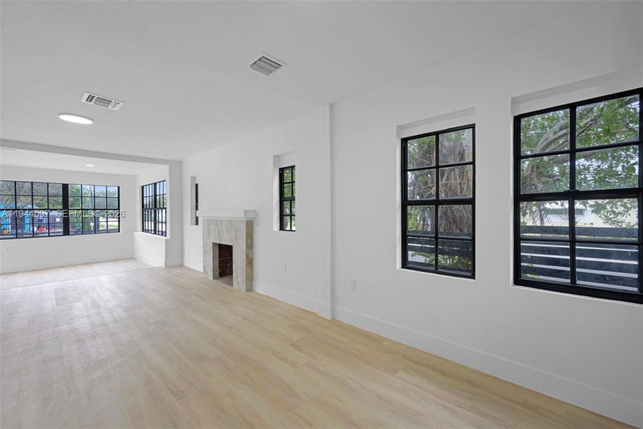 1995 NW 58th St, Miami, FL 33142 Photo