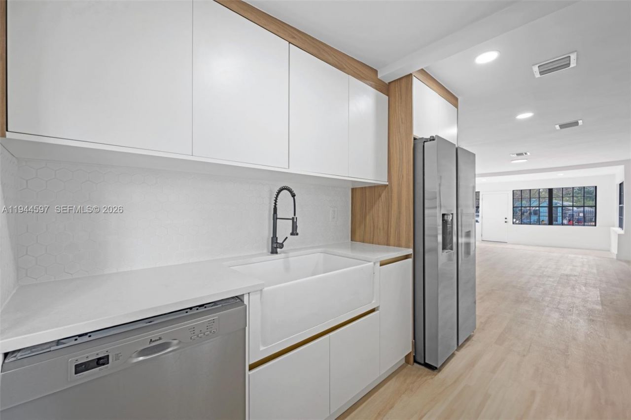 1995 NW 58th St, Miami, FL 33142 Photo