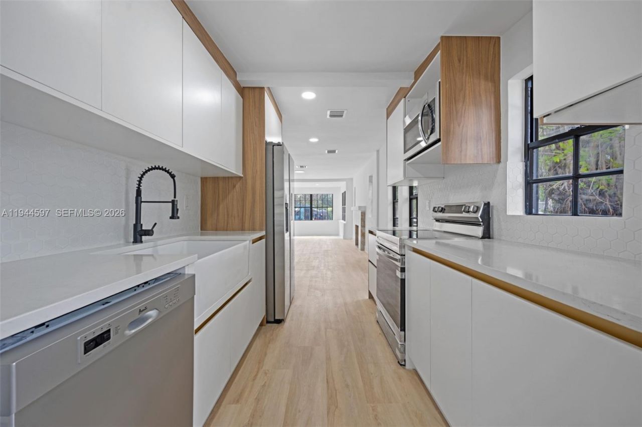 1995 NW 58th St, Miami, FL 33142 Photo