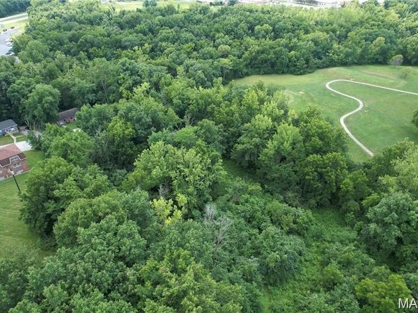 5 S Park Drive, Hannibal, MO 63401