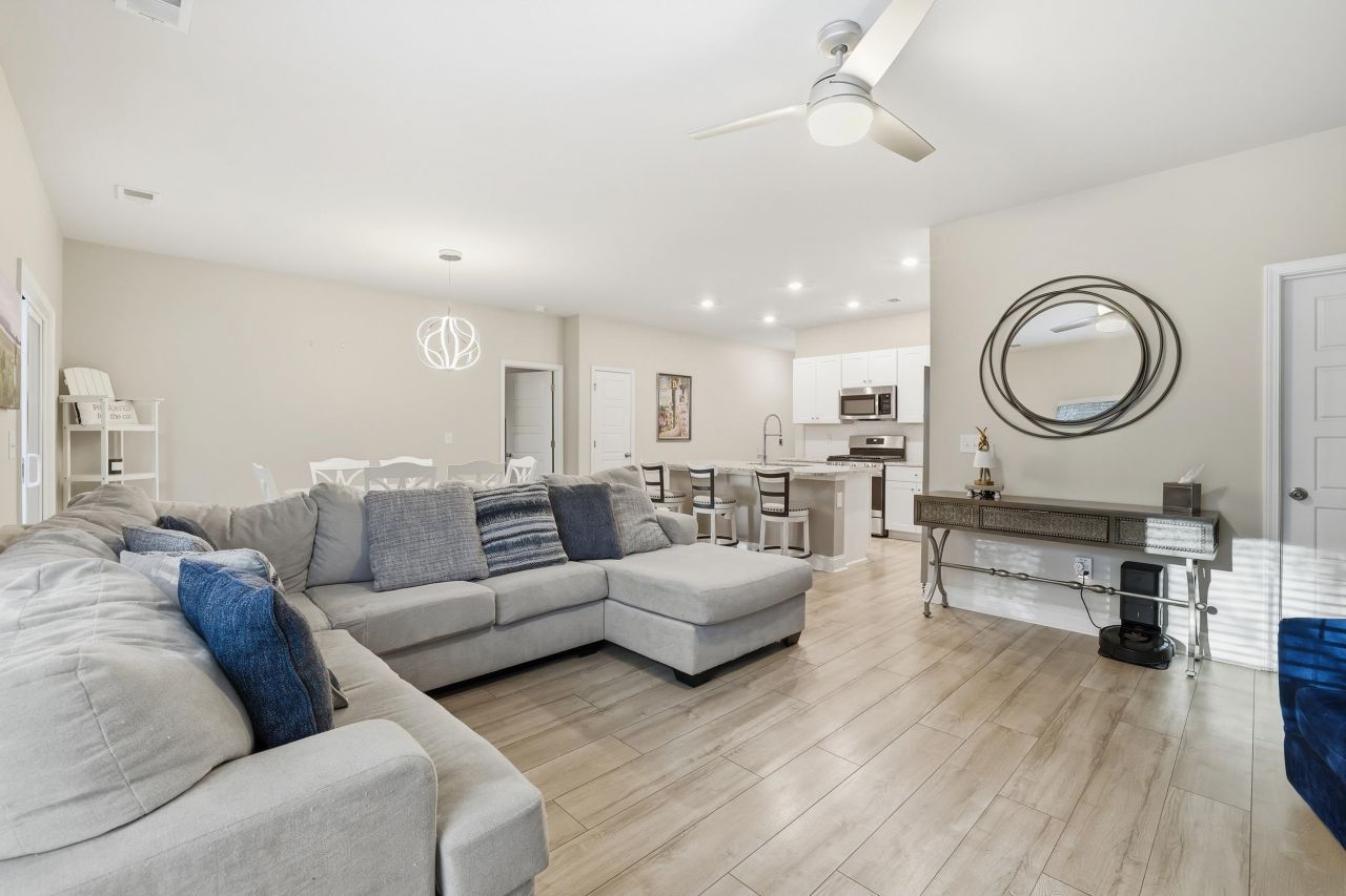 175 Leaflet Loop Photo 13