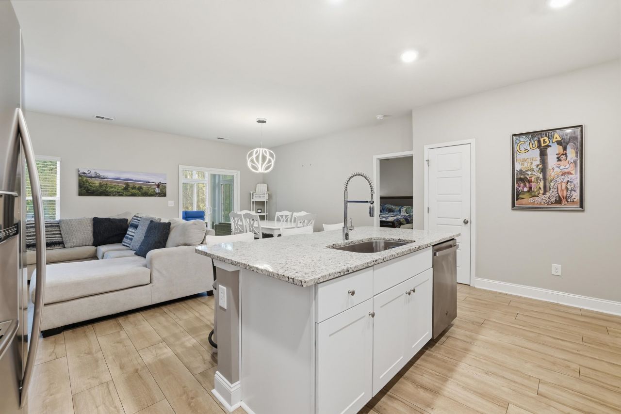 175 Leaflet Loop Photo 15