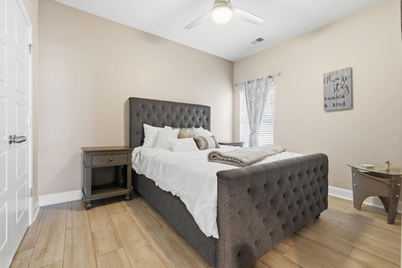 175 Leaflet Loop Photo 23